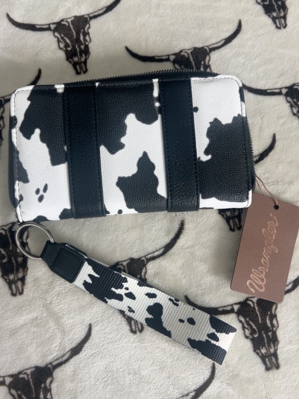 NWT Wrangler Cow Print Zip Around Wallet Wristlet Black White - Picture 4 of 4